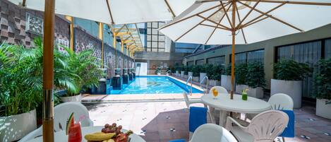 Kolam renang terbuka bermusim