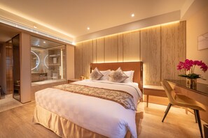 A modern bedroom with a large bed, a desk, and a chair. - Hotel Golden Dragon (Macau)