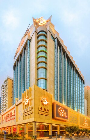 Front of property - Hotel Golden Dragon (Macau)