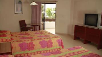 Habitación estándar | Caja de seguridad en la habitación y escritorio