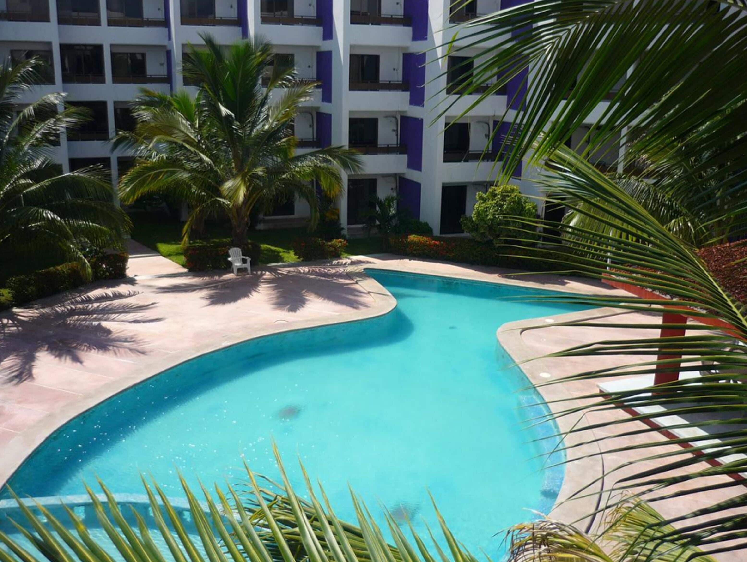 Caja de seguridad en la habitación y escritorio 