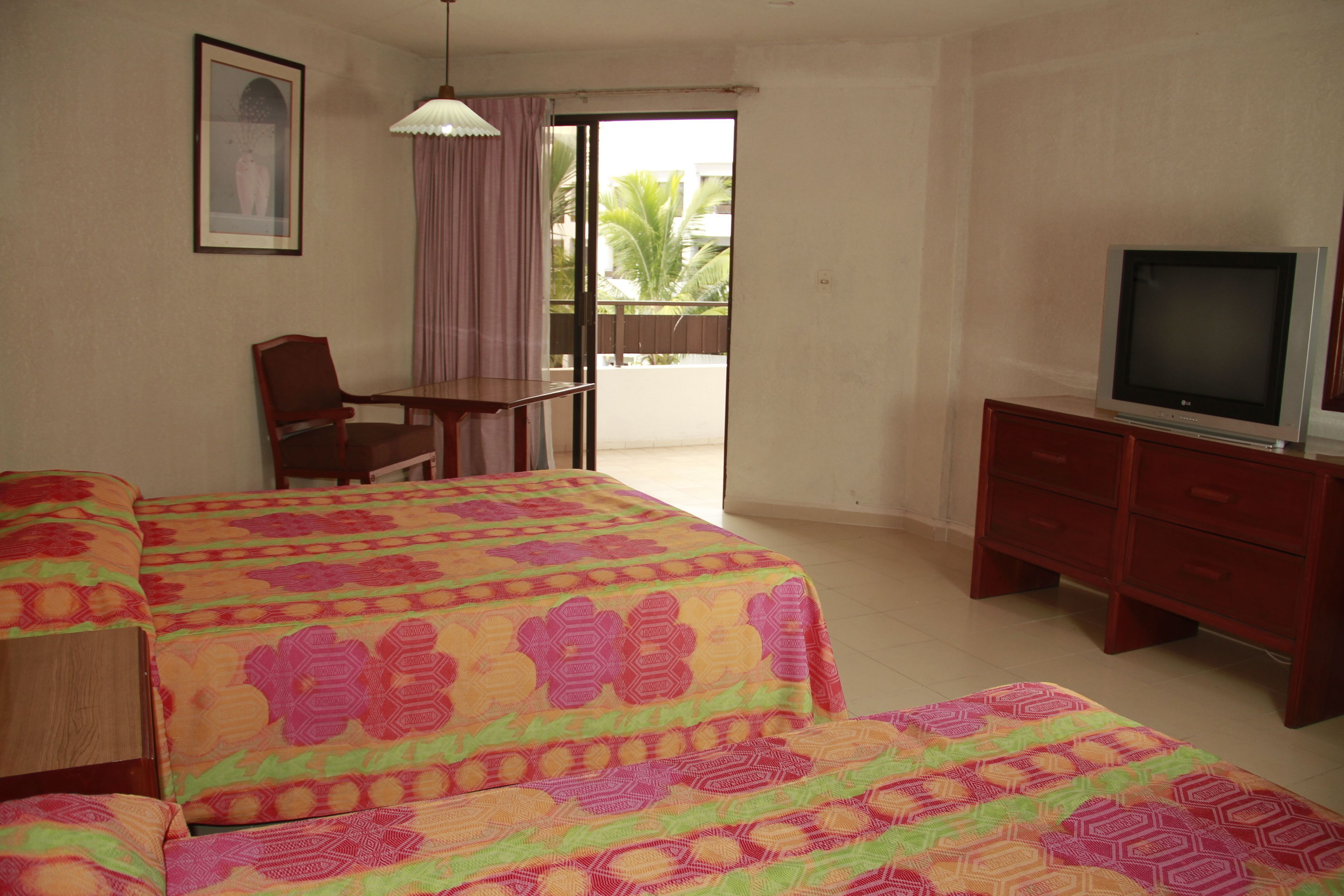 In-room safe, desk, iron/ironing board, free WiFi