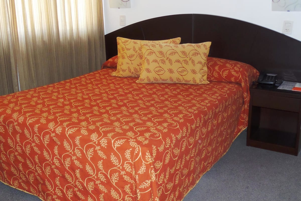 Standard Double Room | In-room safe, desk, soundproofing, iron/ironing board