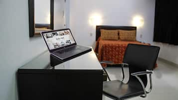 Habitación estándar | Caja de seguridad en la habitación, escritorio y insonorización