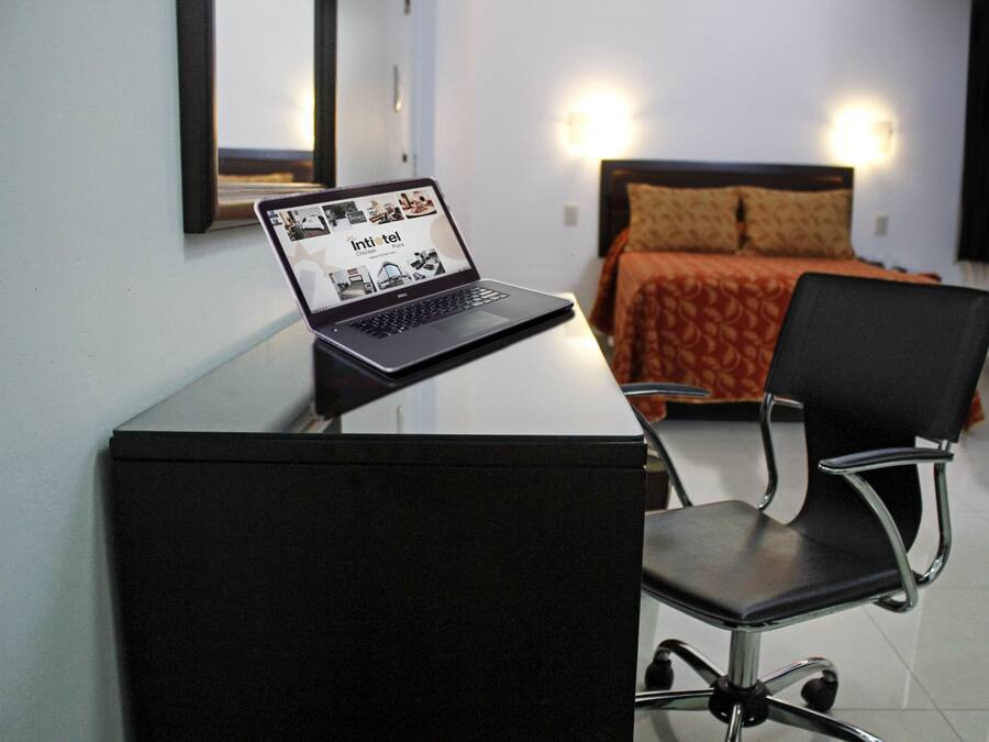 Single Room | In-room safe, desk, soundproofing, iron/ironing board (on request)