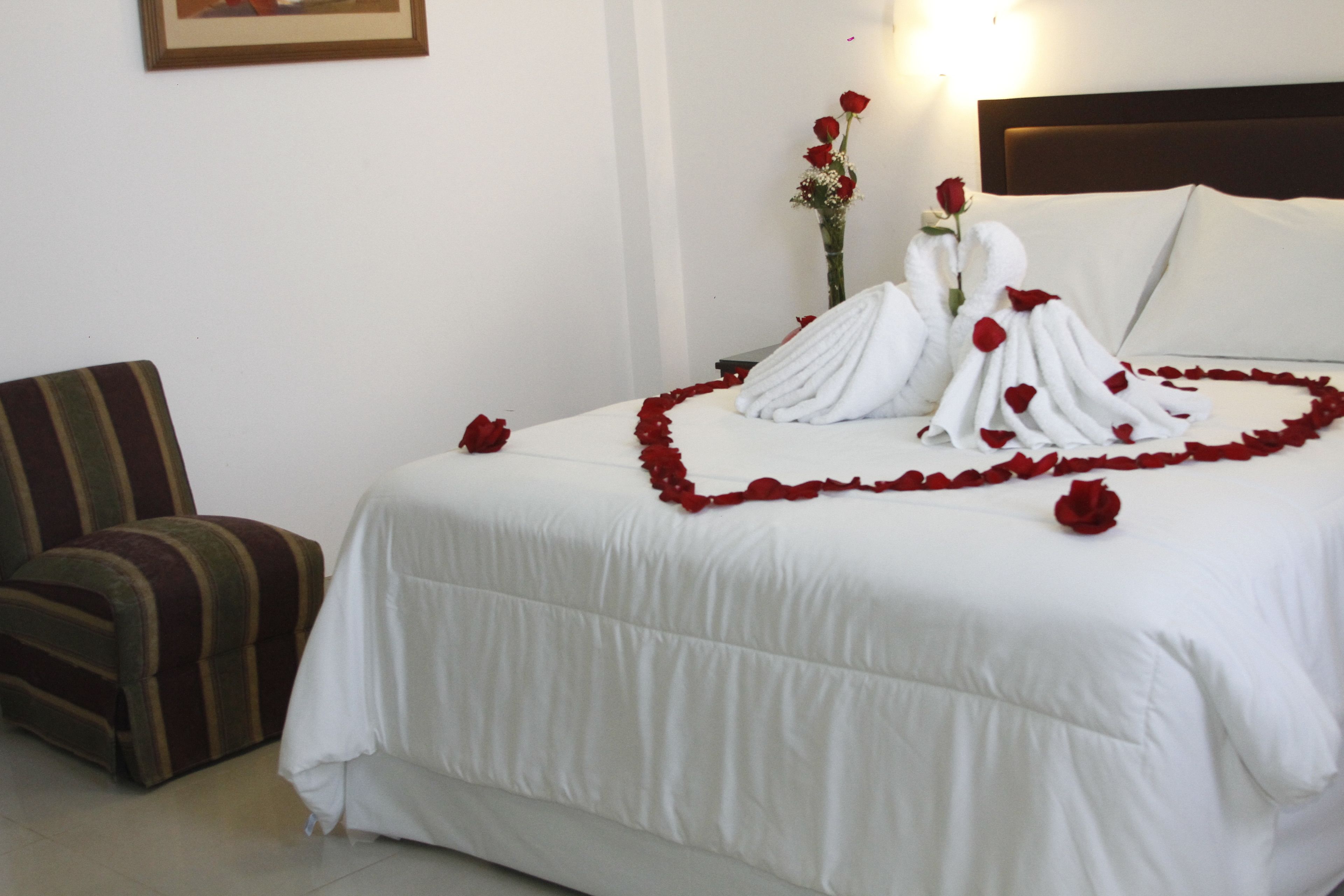 Dobbeltrom – standard | Safe på rommet, skrivebord, lydisolert og strykejern/-brett