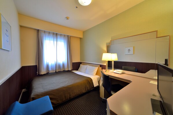 Down duvets, individually furnished, desk, iron/ironing board