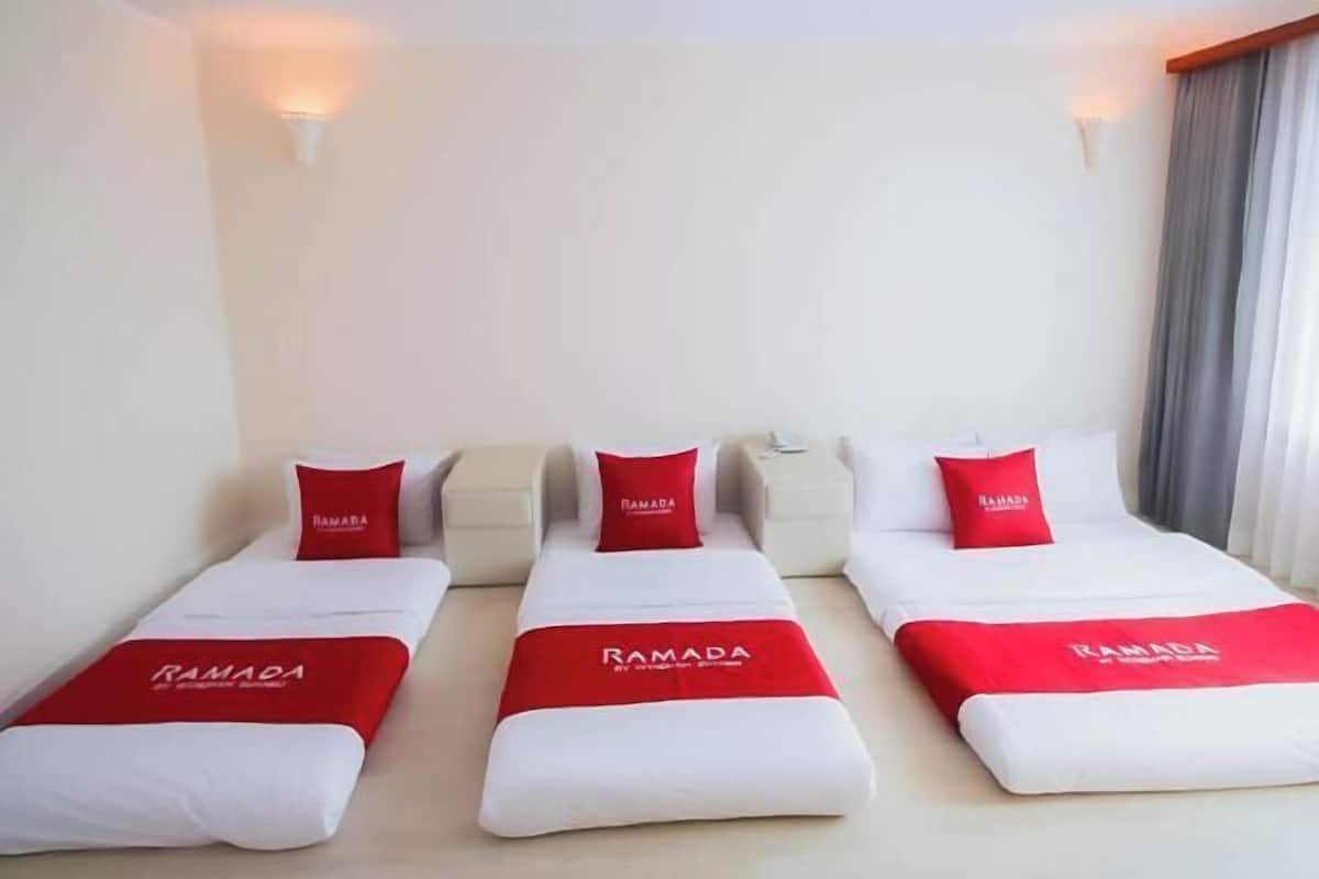 1 bedroom, down duvets, Select Comfort beds, blackout curtains