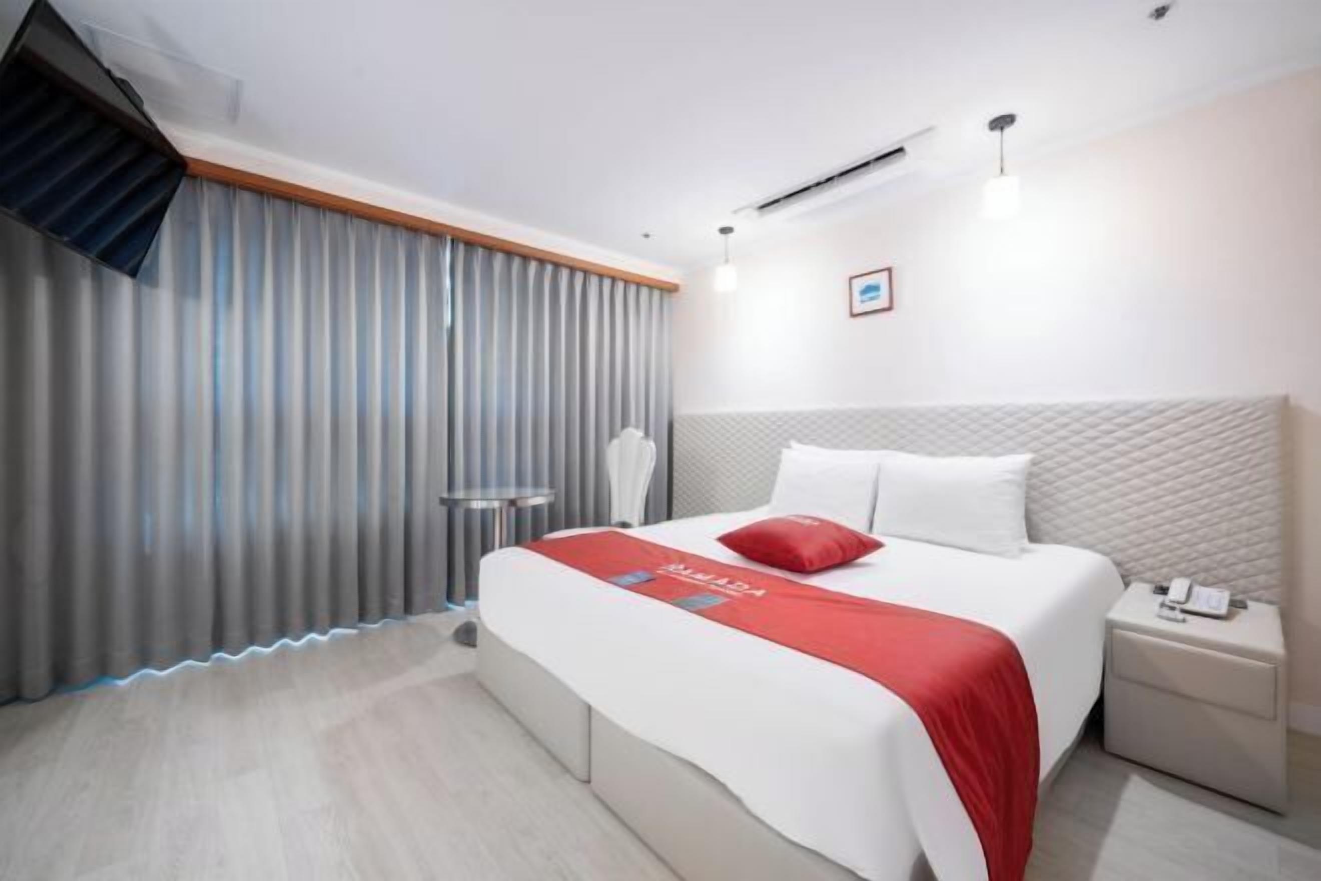 Chăn bông, nệm Select Comfort, màn/rèm cản sáng 