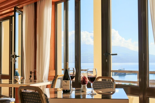 Lunch and dinner served, local cuisine - Hotel Horta (Horta)