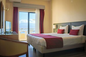 Standard Double or Twin Room, Sea View | In-room safe, desk, soundproofing, free WiFi - Hotel Horta (Horta)
