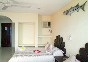 Pillow-top beds, minibar, in-room safe, desk - Hotel Barracuda Cozumel (Cozumel)