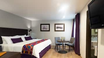 Traditional Room, 1 King Bed | In-room safe, desk, laptop workspace, blackout drapes