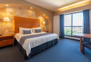 Junior Room, 1 King Bed | In-room safe, desk, laptop workspace, blackout curtains - Hotel Flamingo Inn (Querétaro)