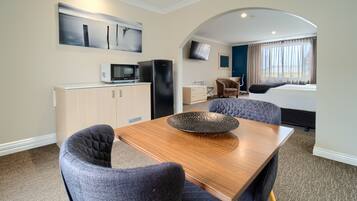 King Suite | Living area