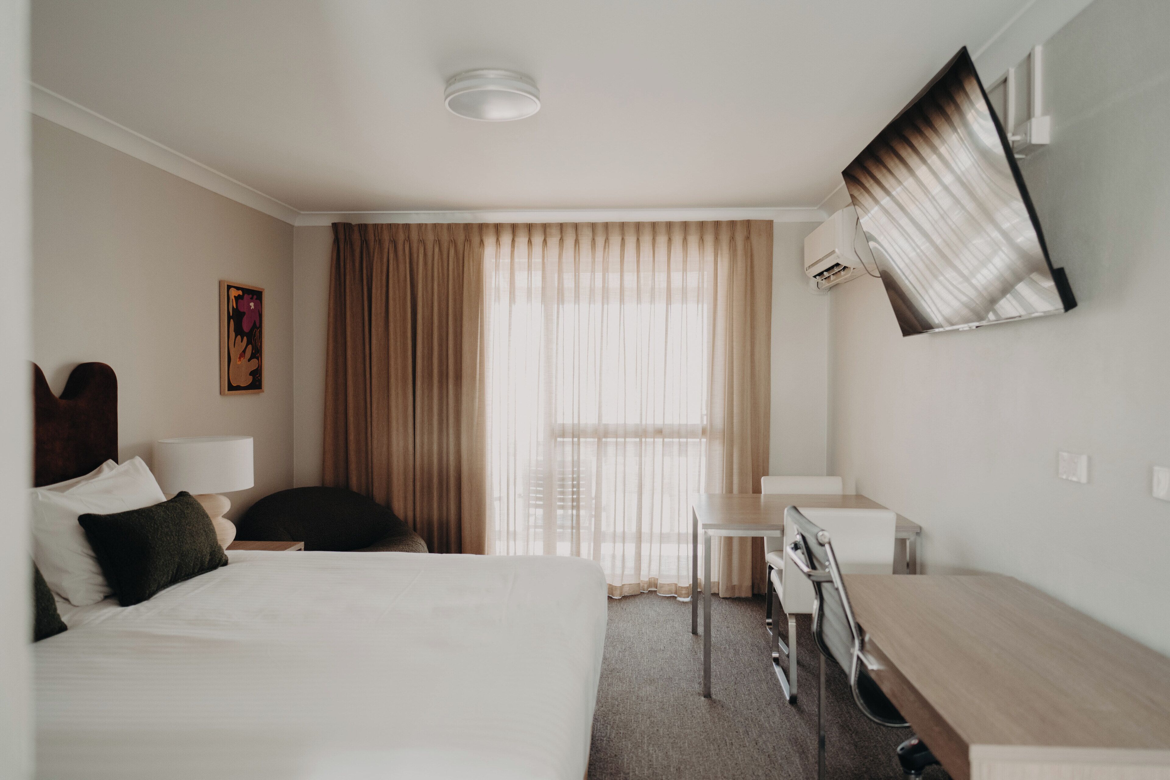 Executive Room, 1 King Bed | Individually decorated, individually furnished, desk, iron/ironing board
