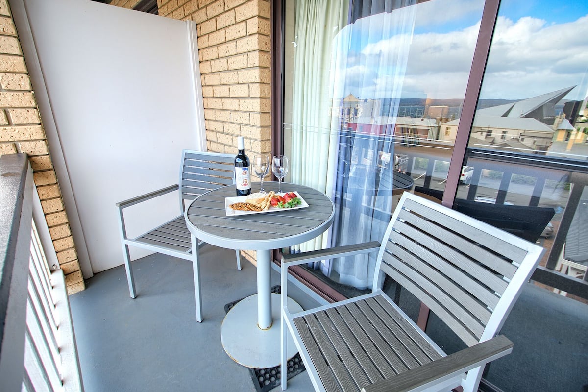 executive room, 1 king bed | terrace/patio