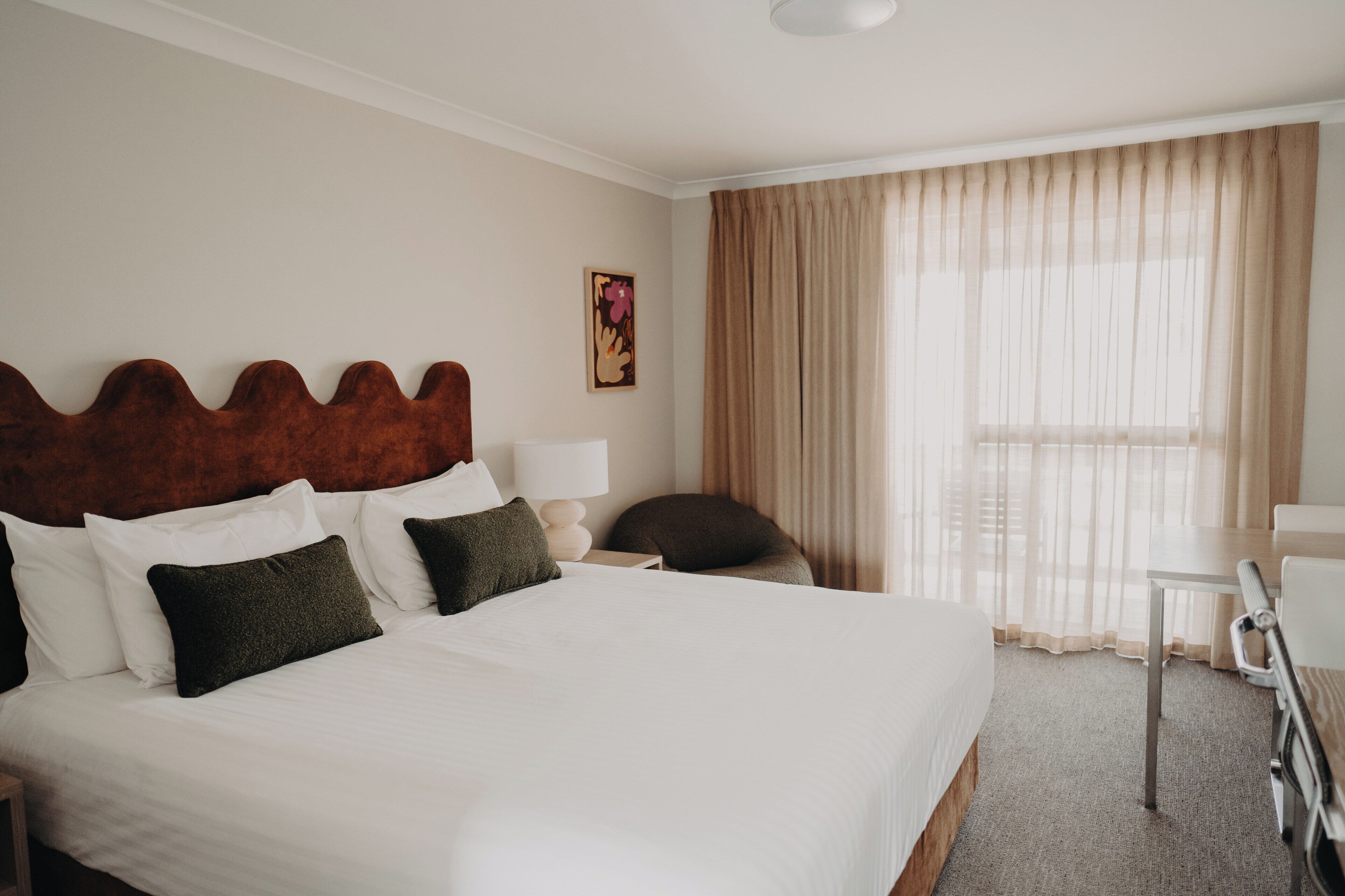Executive Room, 1 King Bed | Individually decorated, individually furnished, desk, iron/ironing board