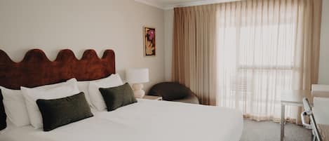 Executive Room, 1 King Bed | Desk, iron/ironing board, WiFi (free), alarm clocks