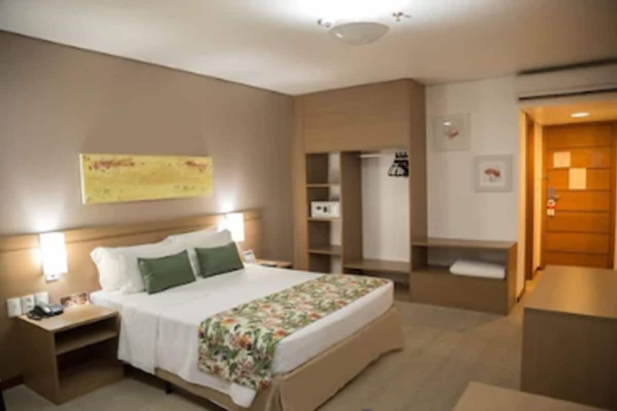 deluxe double room | minibar, in-room safe, desk, free wifi