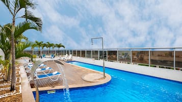 Outdoor pool, pool loungers