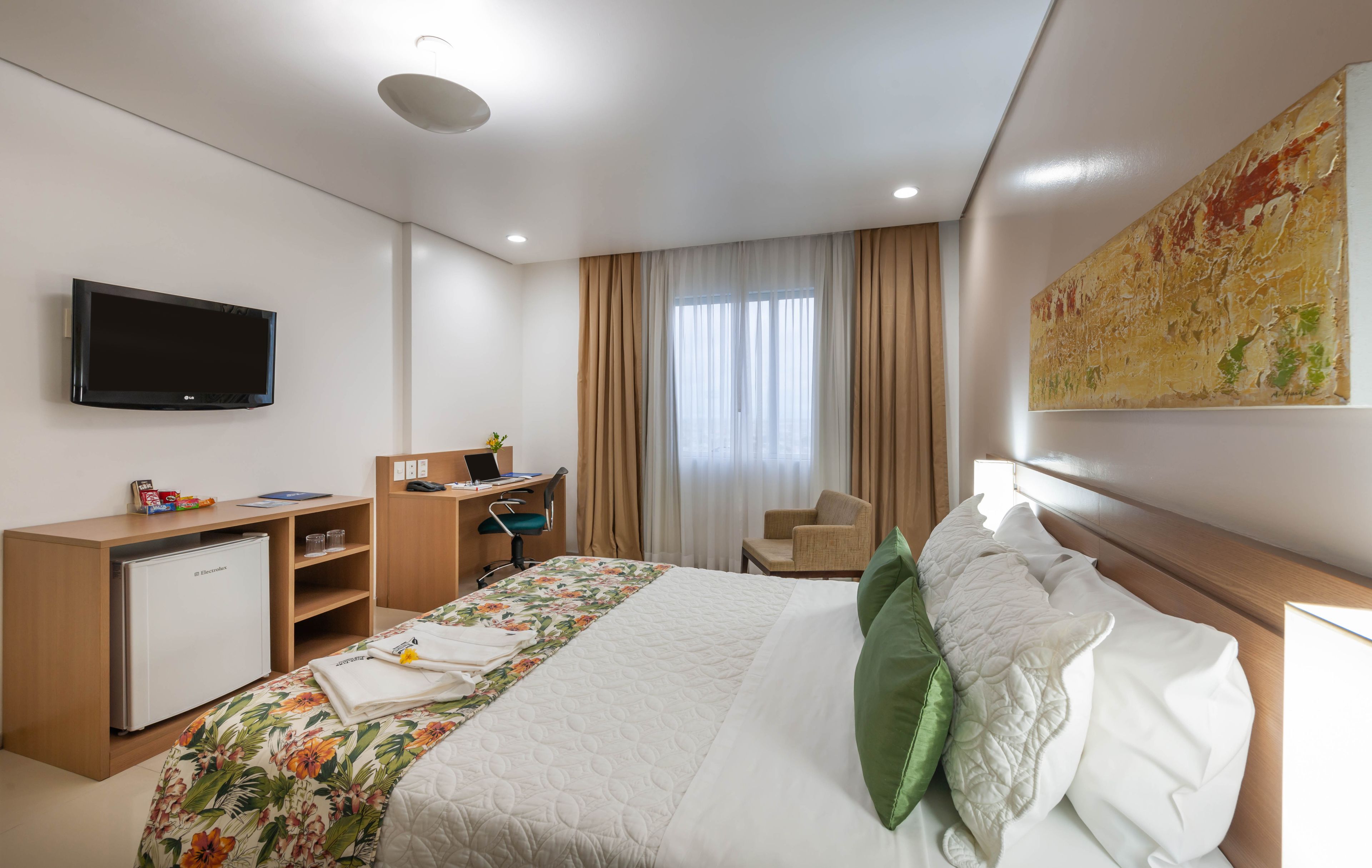 minibar, in-room safe, desk, free wifi