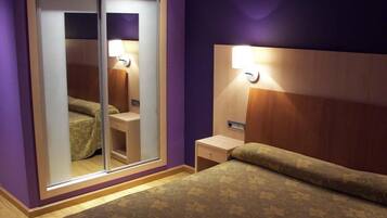 Caixa forta a l'habitació, escriptori i wifi gratuïta