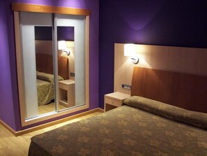 Cofres nos quartos, escrivaninha, Wi-Fi de cortesia