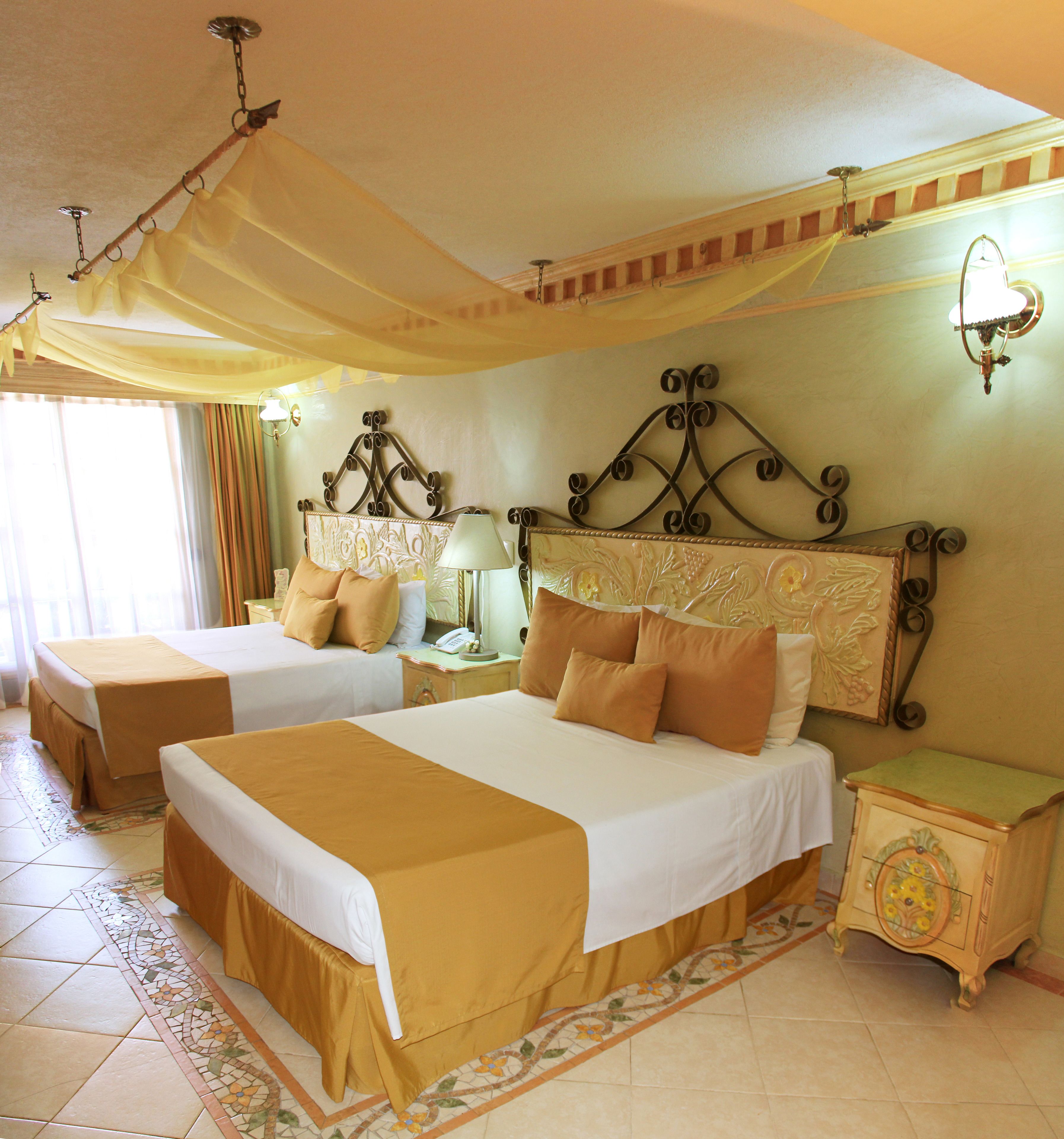 Habitación doble | Ropa de cama de alta calidad y caja de seguridad en la habitación 