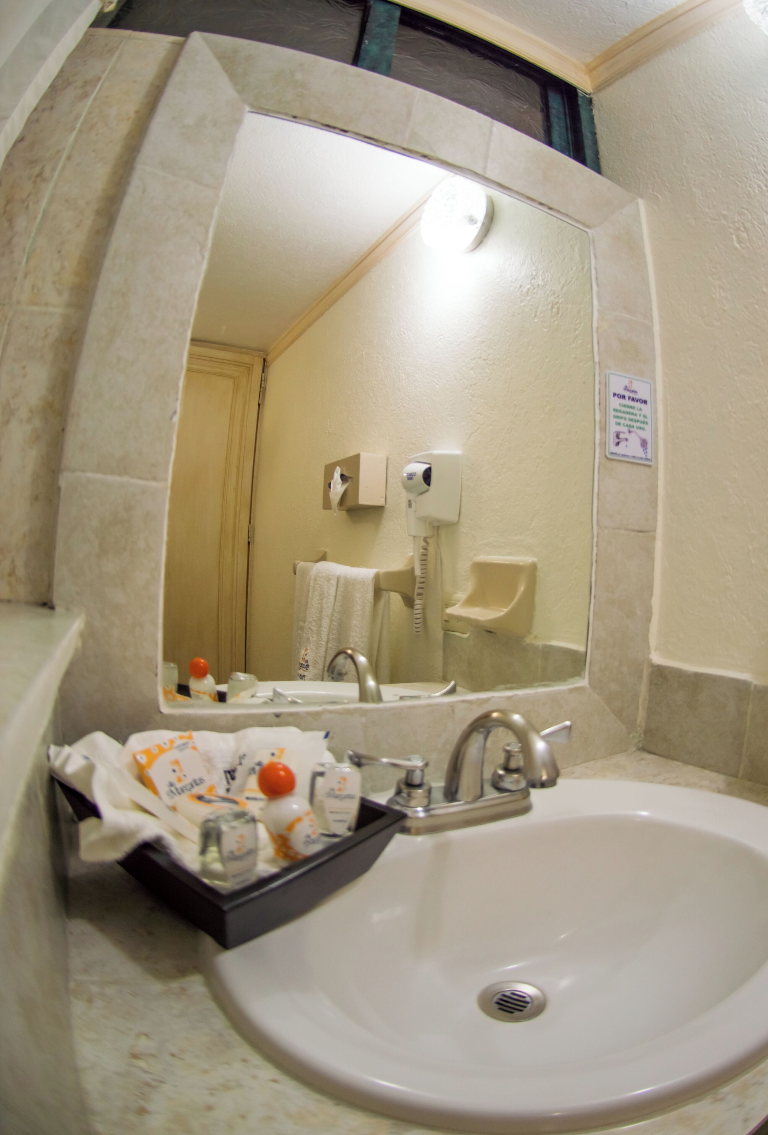 shower, rainfall showerhead, free toiletries, hair dryer