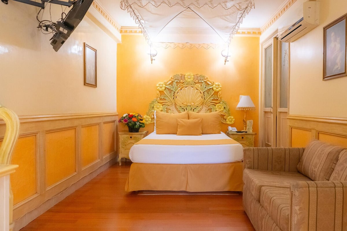 1 bedroom, premium bedding, in-room safe, desk