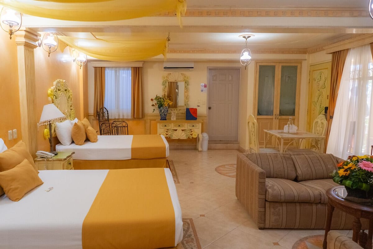 1 bedroom, premium bedding, in-room safe, desk