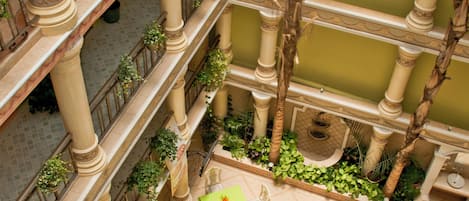 Breakfast, lunch and dinner served