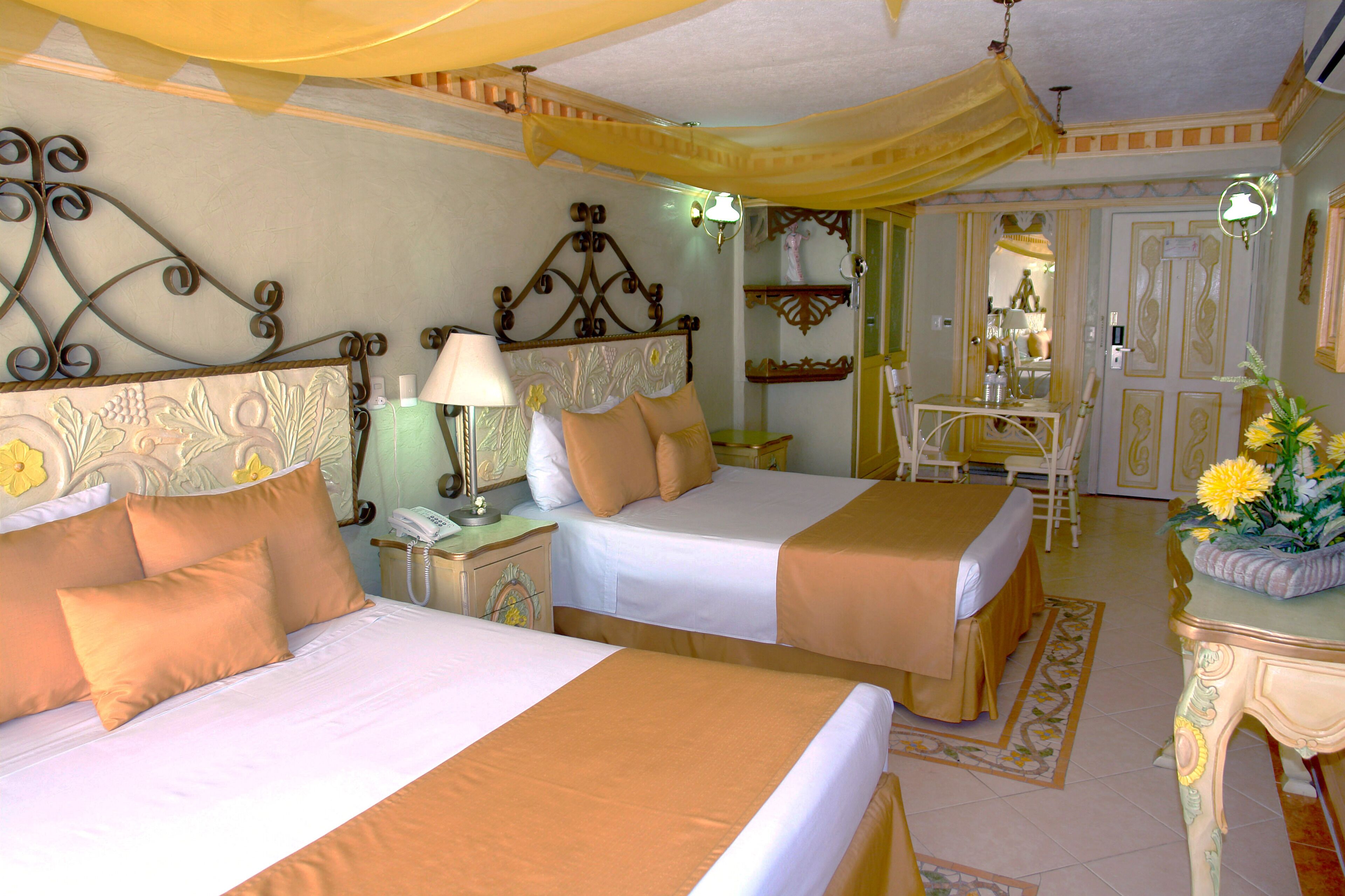 triple room | premium bedding, in-room safe, desk, free wifi