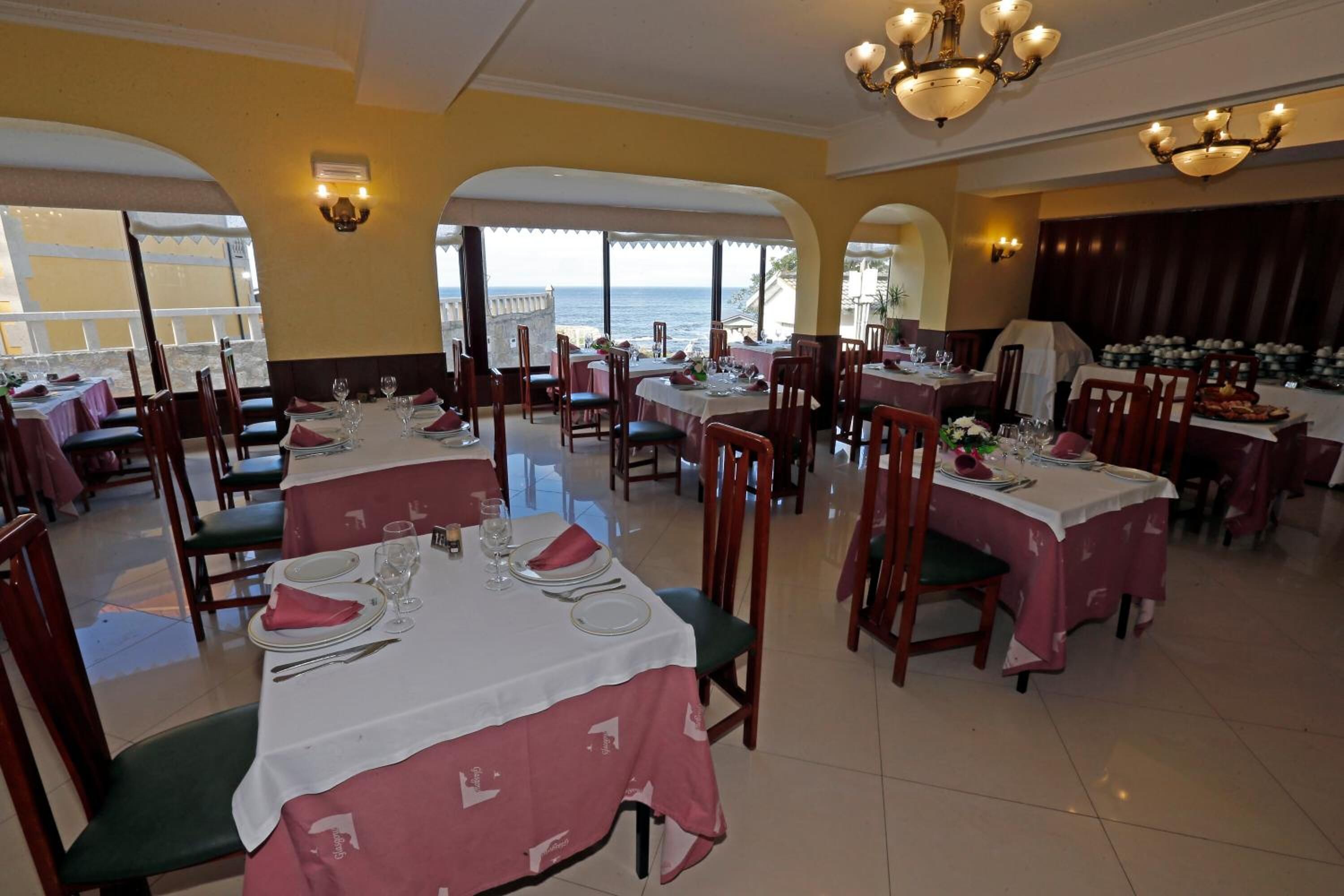 Breakfast, lunch and dinner served