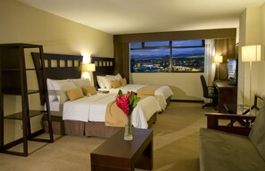 Premium Double  | Premium bedding, down comforters, in-room safe, individually furnished - TRYP by Wyndham San Jose Sabana (San José)