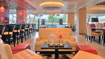 Breakfast, lunch and dinner served