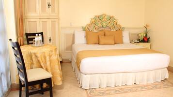 Habitación individual, 1 cama Queen size | Baño | Tina con regadera, tina profunda, regadera tipo lluvia