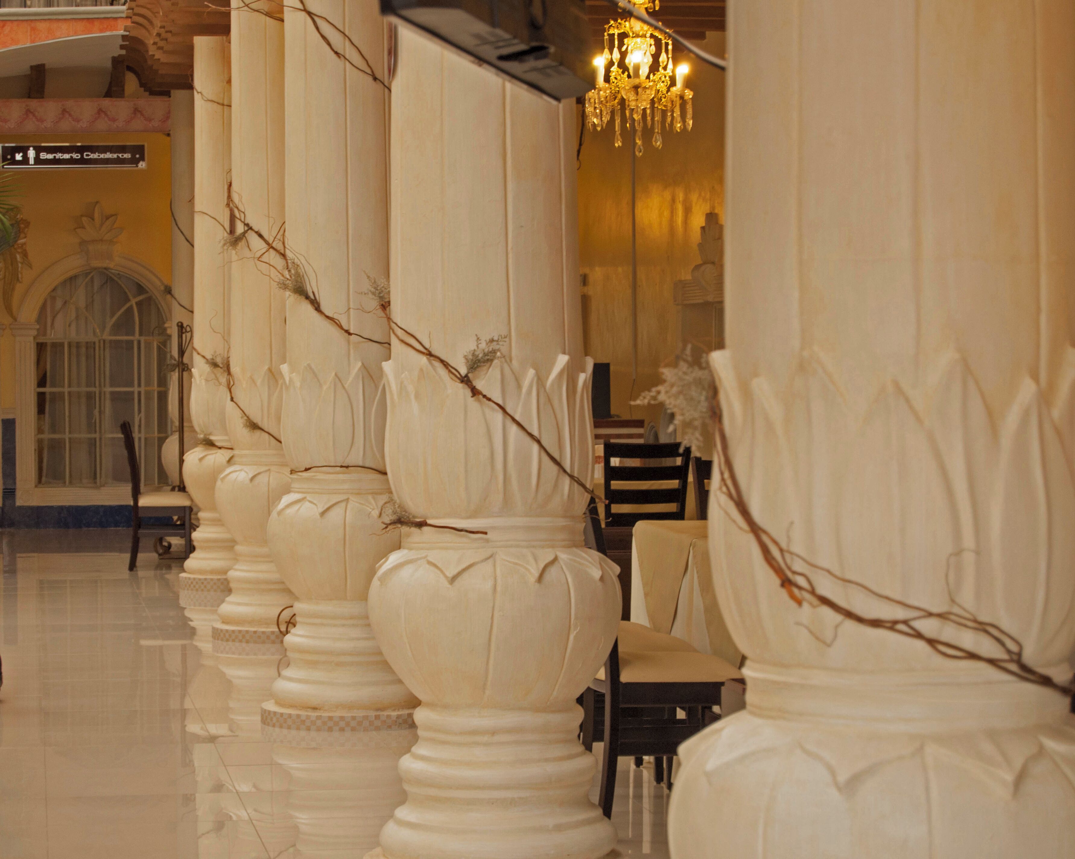 breakfast, lunch and dinner served