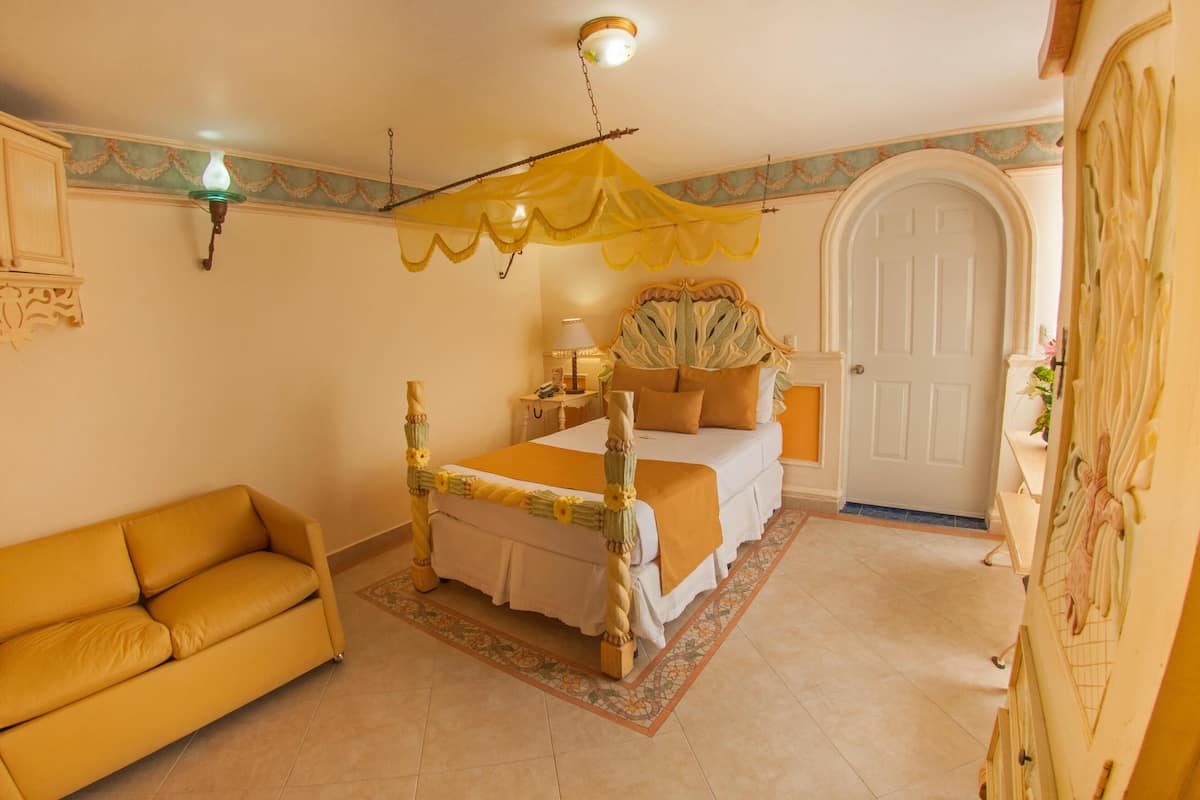 1 bedroom, premium bedding, pillow-top beds, in-room safe