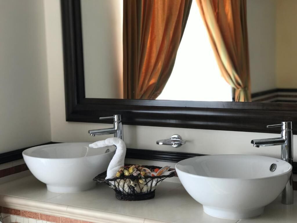 family suite | bathroom | combined shower/bathtub, deep-soaking bathtub, rainfall showerhead