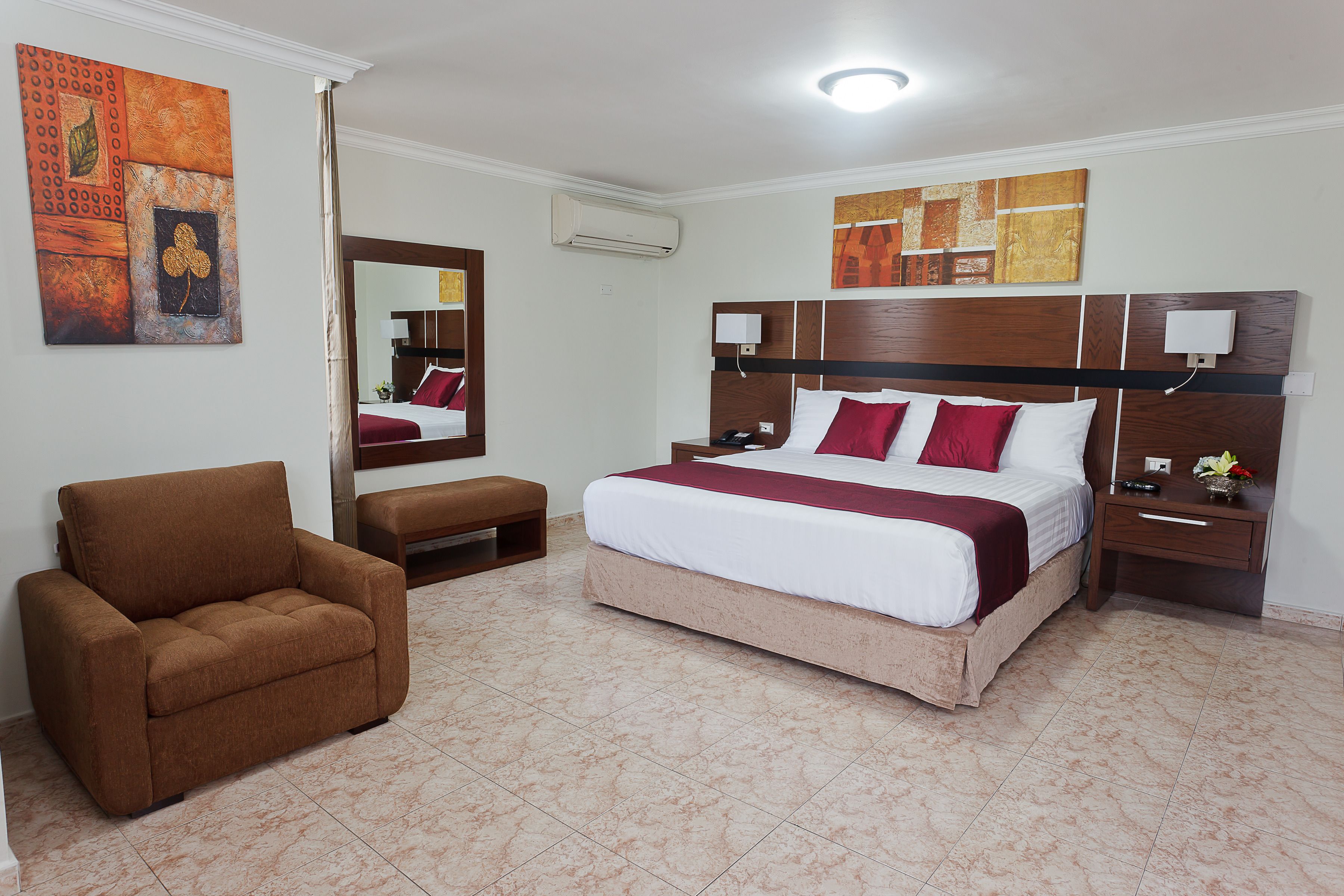 executive suite, 1 king bed | in-room safe, desk, laptop workspace, iron/ironing board
