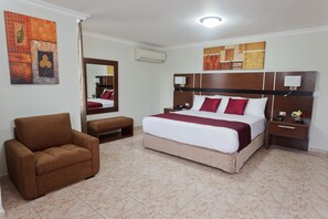 Executive Suite, 1 King Bed | In-room safe, desk, laptop workspace, iron/ironing board