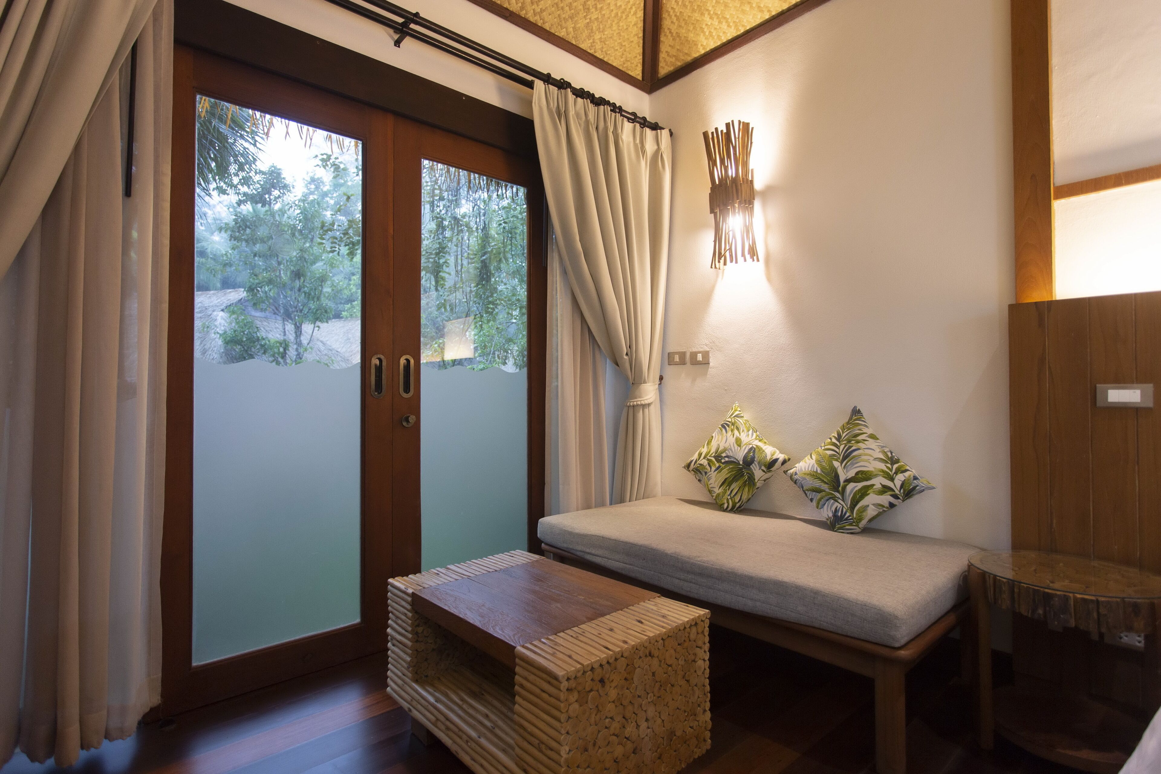 deluxe garden cottage | living area | tv