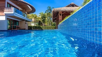 Deluxe Pool Access | Terraza o patio