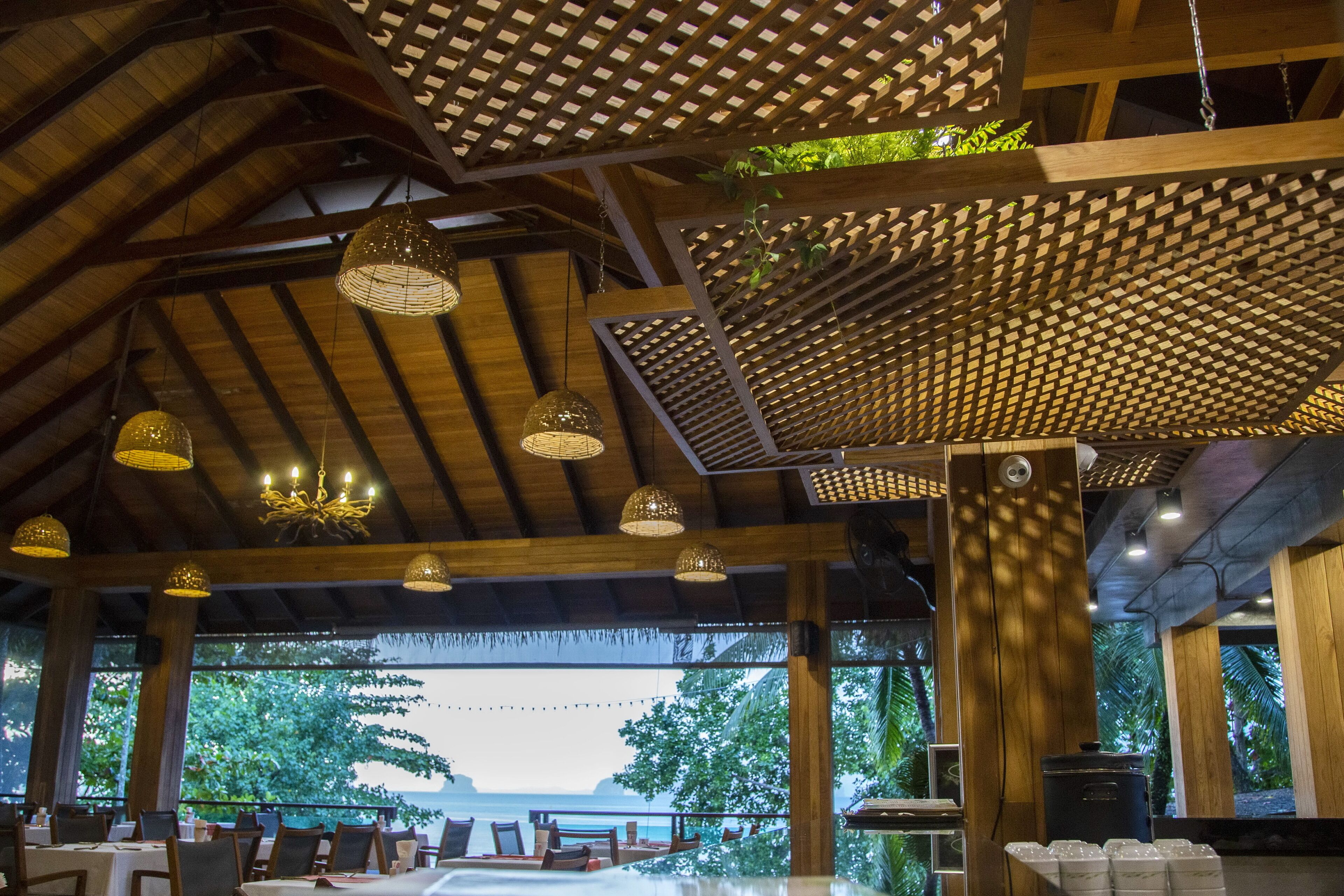 breakfast, lunch and dinner served