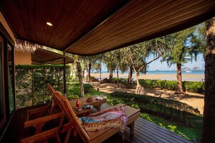 Deluxe Beach Front Cottage | Uitzicht vanaf balkon