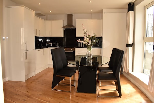 Deluxe Apartment, 2 Bedrooms | Living area
