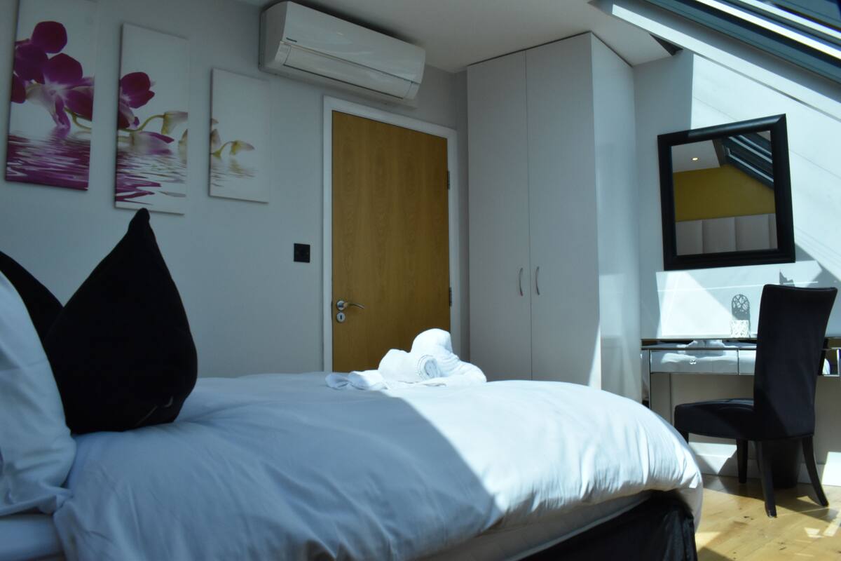 Penthouse | 1 bedroom, Egyptian cotton sheets, in-room safe, desk