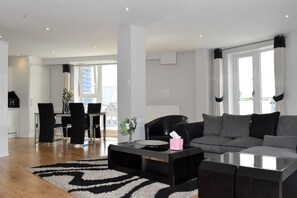 Deluxe Apartment, 2 Bedrooms | Living area